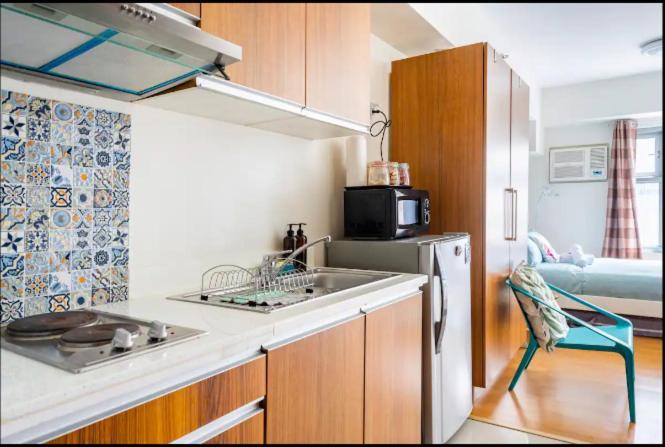 Staycation In Apartment *